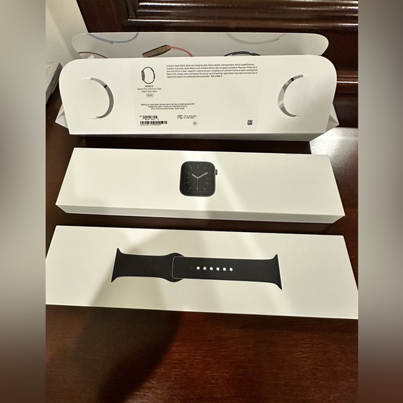 Apple Watch Series 6 (44mm) with New in the Box Black Authentic Apple Watch Band - Picture 10 of 11